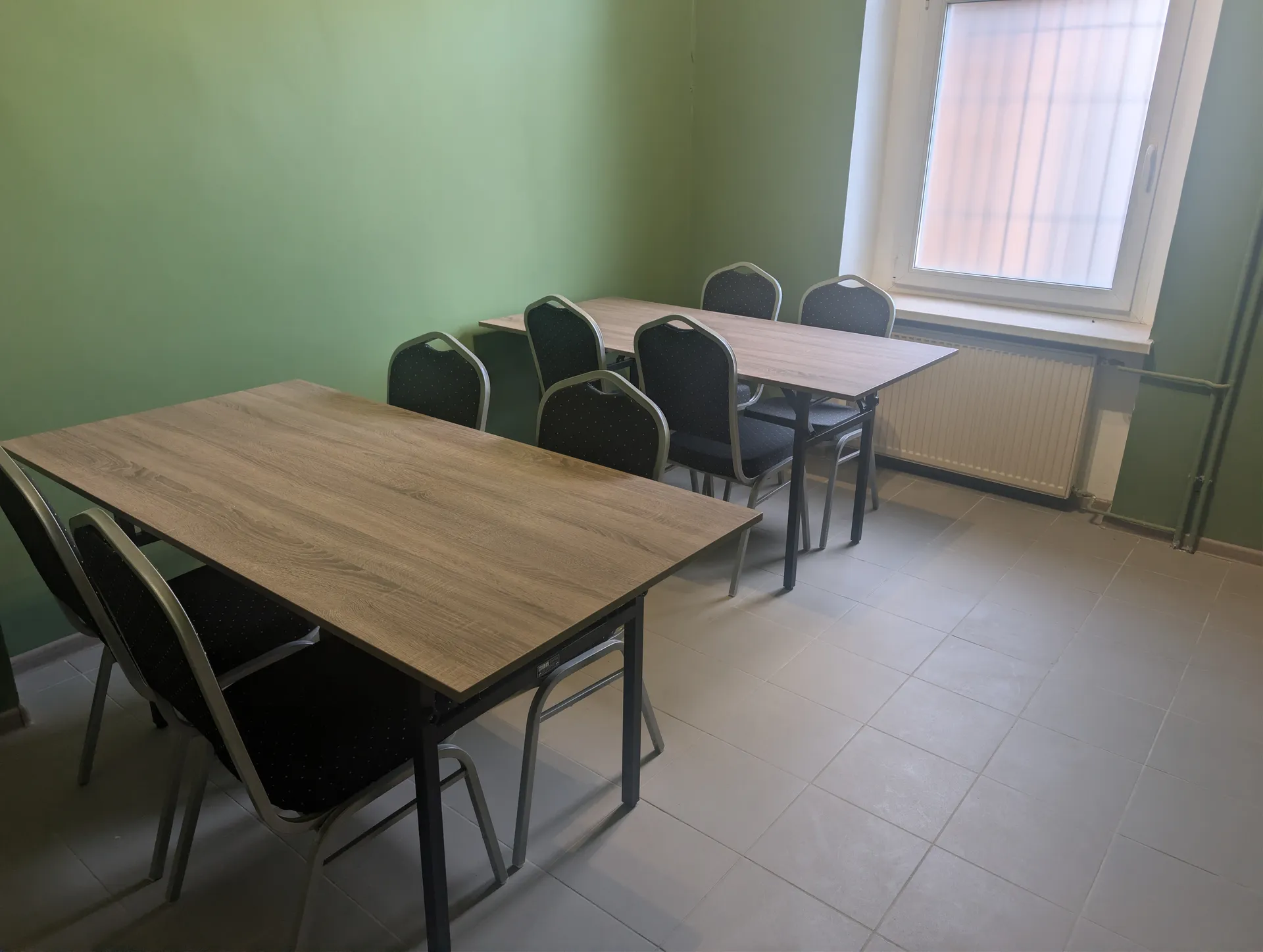Dodatkowe stoły w strefie dla graczy